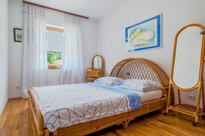 1 bedroom, travel crib, free WiFi, bed sheets - Holiday apartment Sandra "A3" in Pula (Pula)