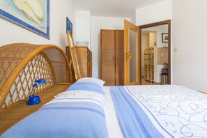 1 Schlafzimmer, Reisekinderbett, kostenloses WLAN, Bettwäsche