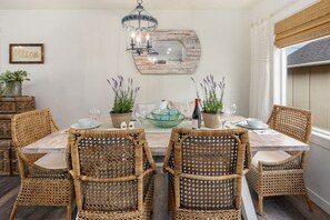 Dining - Impeccably Maintained Retreat: Walk to Beach and Town, Firepit, Fenced Yard, Cozy Charm (Cannon Beach)