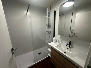 Hair dryer, towels