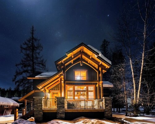 Discover mountain serenity at its finest in our stunning home, complete with a soothing hot tub.