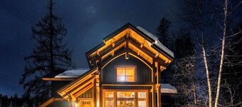 Discover mountain serenity at its finest in our stunning home, complete with a soothing hot tub.