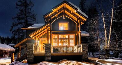 Discover mountain serenity at its finest in our stunning home, complete with a soothing hot tub.