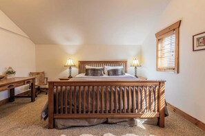5 bedrooms, desk, iron/ironing board, free WiFi