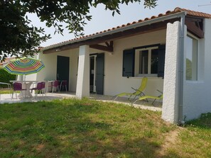 Exterior - One-level house for 6, near beach, Tranche-sur-Mer (La Tranche-sur-Mer)