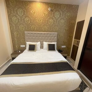 Deluxe Double Room, City View | Bed sheets - Goroomgo Glance Inn Patna (Patna)