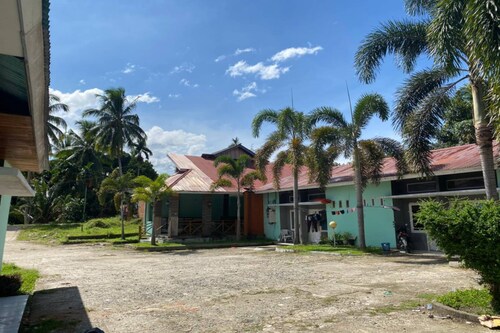 Super OYO 90483 Homestay Permata