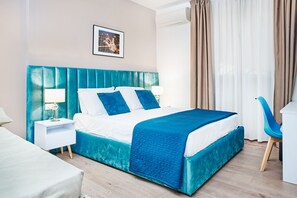 Quarto triplo empresarial | Lençóis italianos Frette, roupas de cama premium, edredons de pluma