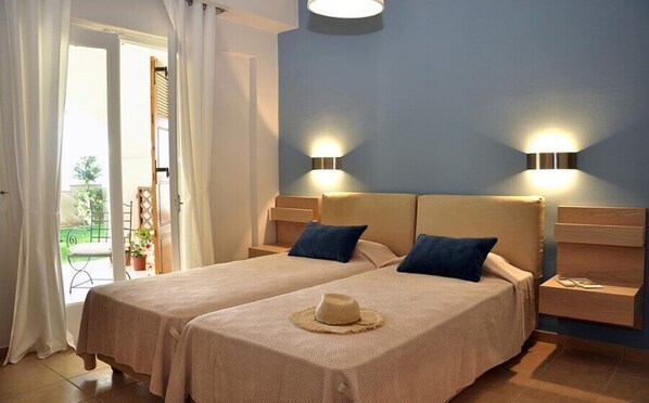 2 chambres, coffre-fort, fer et planche à repasser, lit de bébé portatif