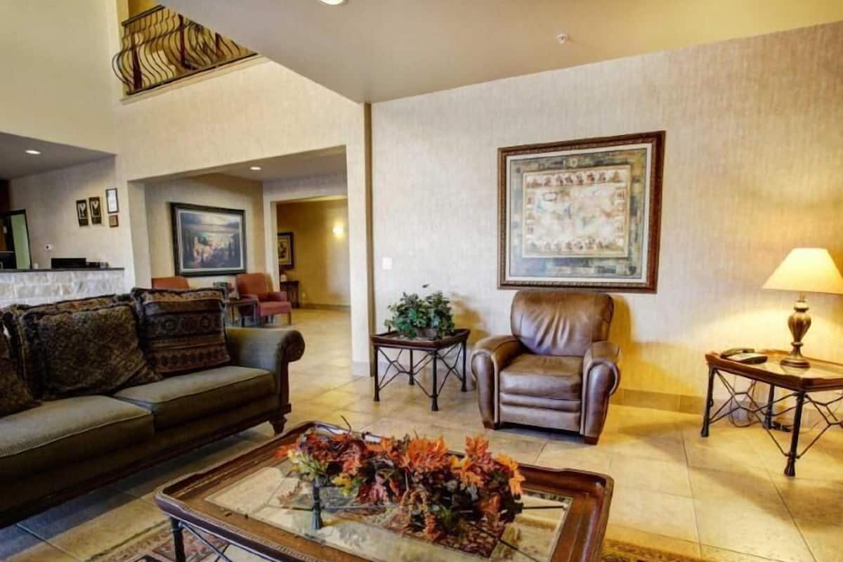 Living area | 55-inch flat-screen TV with cable channels