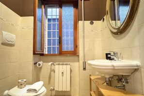 Doccia, asciugacapelli, bidet