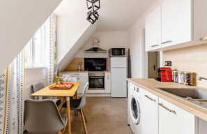 Fridge, microwave, oven, stovetop - 2-room apartment. Right in the historic city center! (Sélestat)