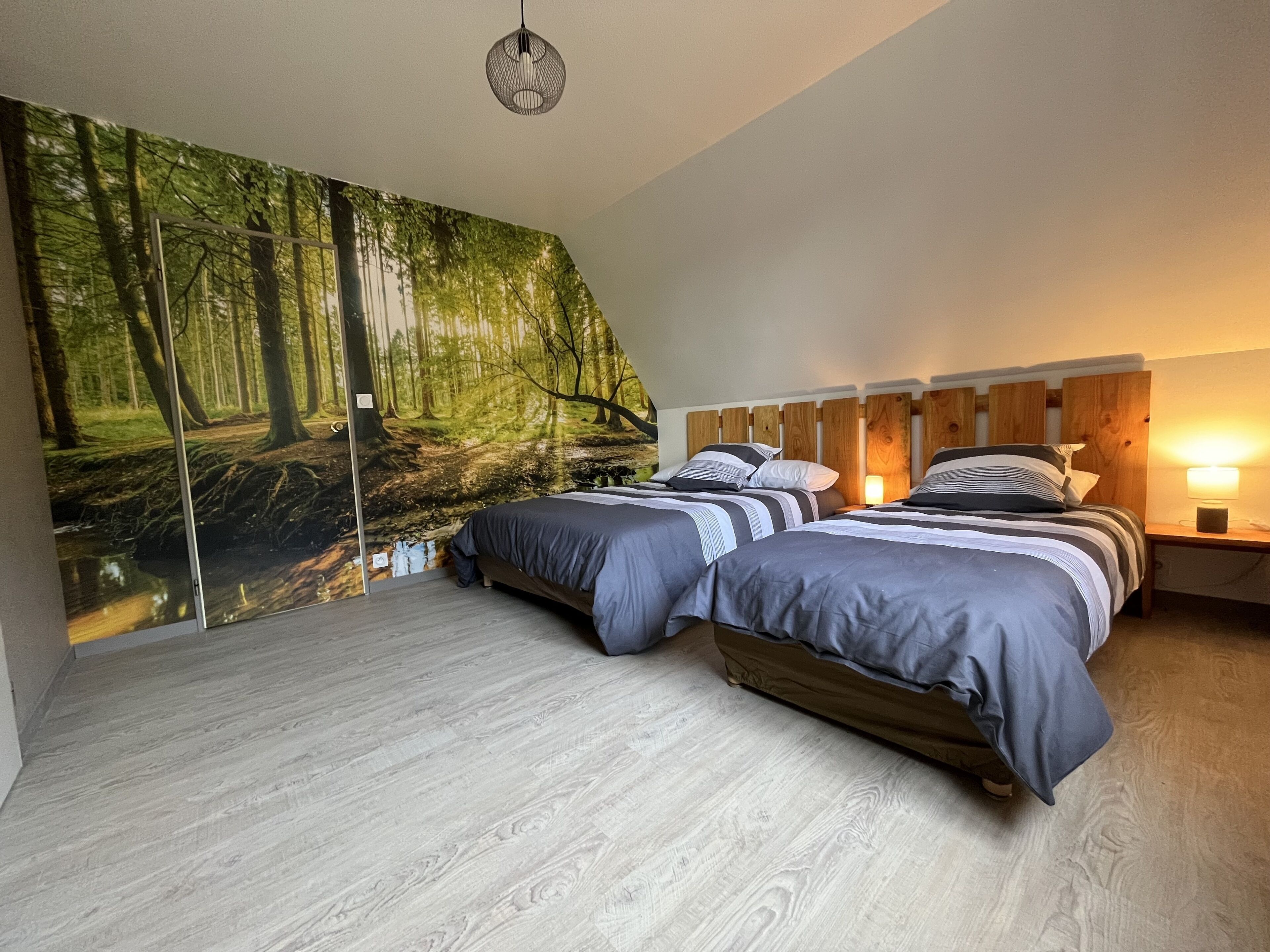 4 bedrooms, desk, iron/ironing board, travel cot