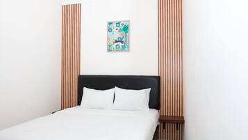 Escriptori, wifi gratuïta i roba de llit