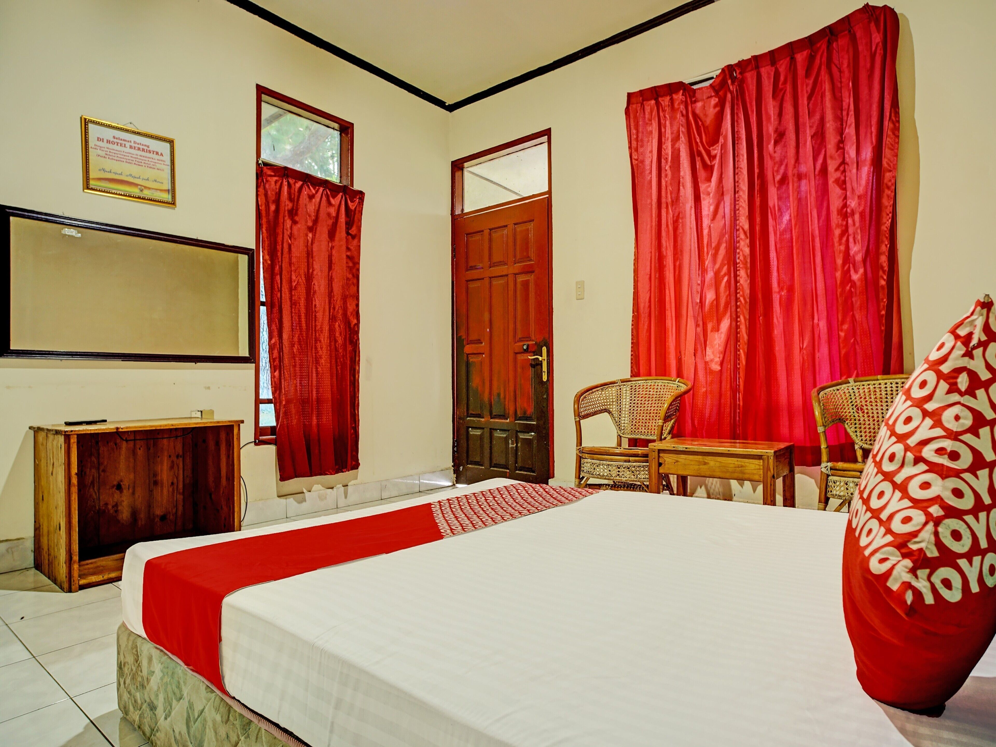 Free WiFi, bed sheets