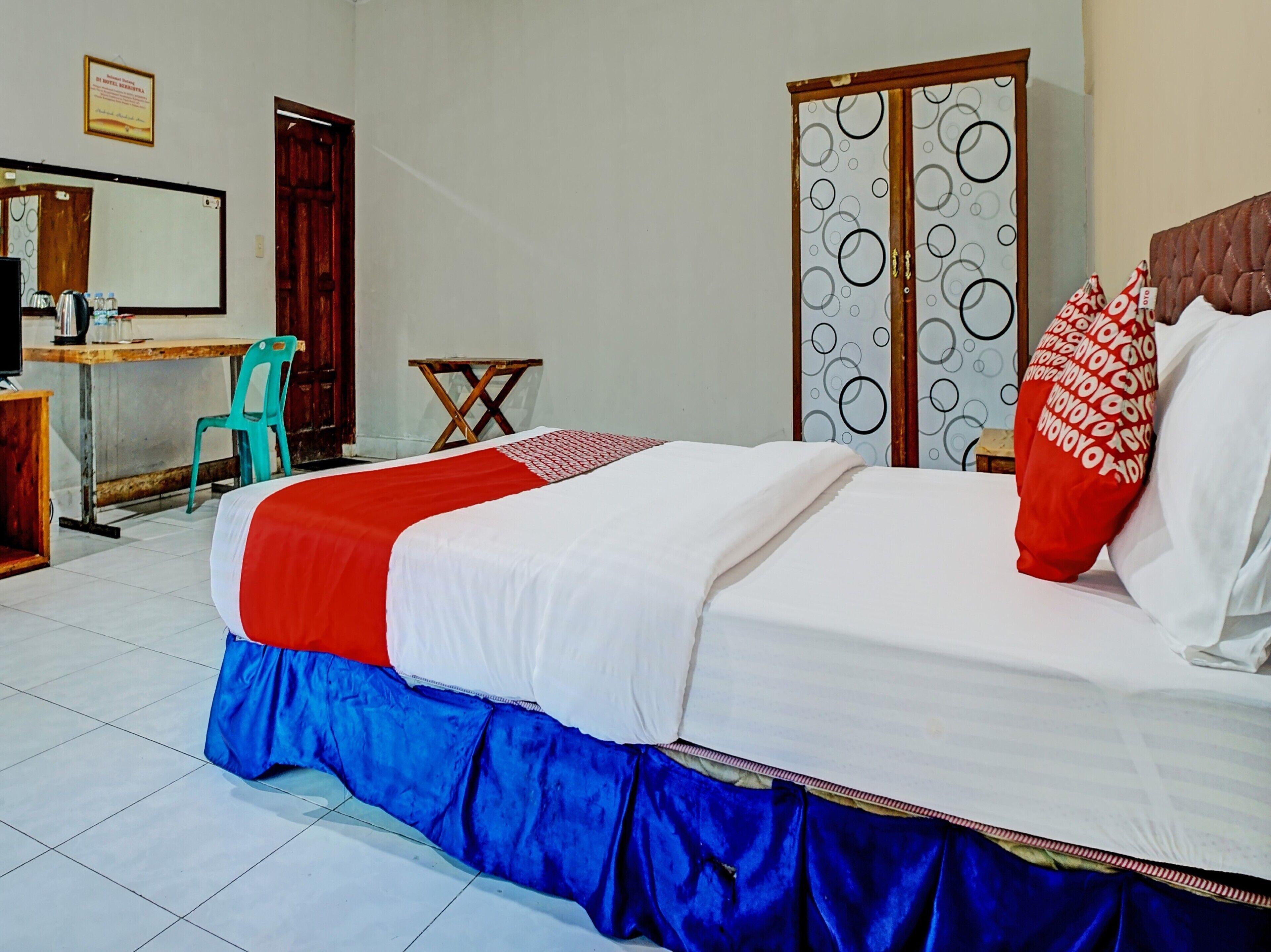 Free WiFi, bed sheets
