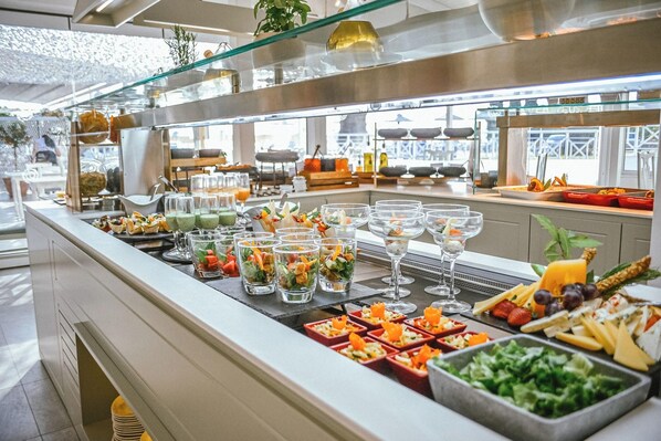 A buffet with various food items and drinks. - Acrotel Lilyann Boutique Hotel (Sithonia)