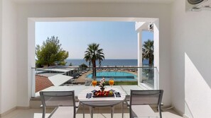 Outdoor dining - Acrotel Lilyann Boutique Hotel (Sithonia)