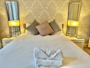 4 bedrooms, desk, iron/ironing board, free WiFi