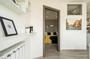 Interior - Apartment located on the 4th floor of a building with a lift.In 50 square meters of space it comfortably accommodates 4 people with a bedroom and a double sofa bed.We are located in Mestre, in a central area well connected to reach Venice in a few minute (Mestre)