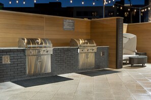 BBQ/picnic Area - Residence Inn by Marriott Anaheim Brea (Brea)
