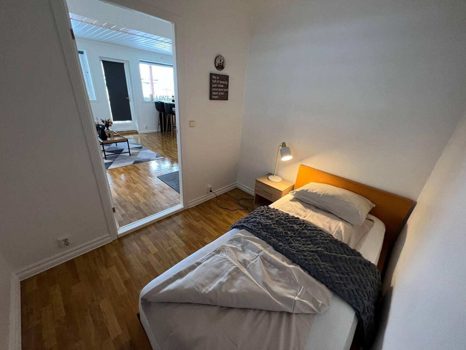 2 makuuhuonetta, ilmainen Wi-Fi, vuodevaatteet