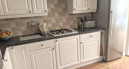 Immaculate 4-bed House Near Colchester City Centre