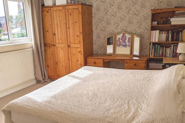 House | 4 bedrooms, iron/ironing board, free WiFi, bed sheets