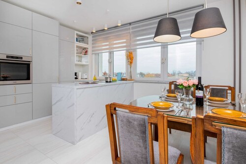 Bright Apartment with Balcony | 5 minutes to the Beach