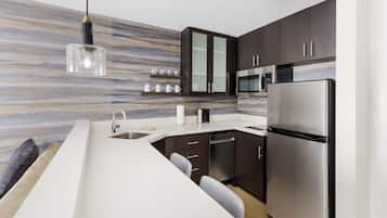 Studio, 1 King Bed with Sofa bed, Non Smoking | Private kitchen | Coffee/tea maker