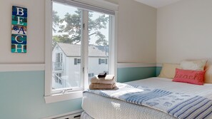 6 bedrooms, desk, iron/ironing board, free WiFi