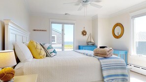 6 bedrooms, desk, iron/ironing board, free WiFi - Bliss Street Beach House (Scarborough)