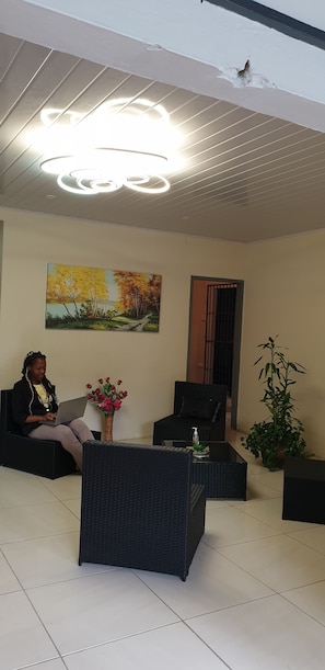 Reception - Queen's Comfort Inn (Port of Spain)