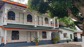 Fachada de la propiedad