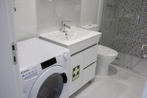 Ilmaiset hygieniatuotteet, hiustenkuivaaja