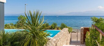 Modern and luxury poolside villa in Suitvan