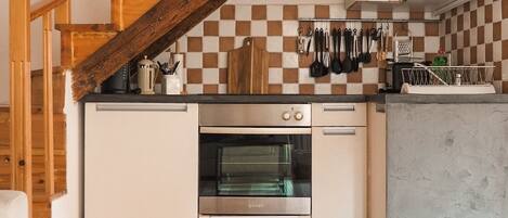 Refrigerador, horno, placa de cocina, cafetera/tetera