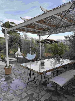 Outdoor dining - Las Fuentezuelas Farm - El Almendro (Carataunas)