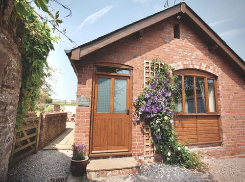 Beili Stable, a spacious country barn near Monmouth with spectacular views