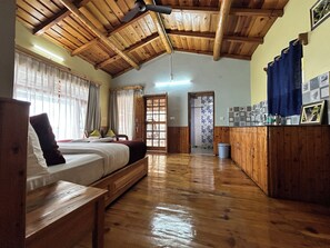 Luxury Suite | 1 bedroom, free WiFi, bed sheets