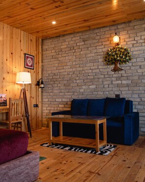 Luxury Studio | Free WiFi, bed sheets