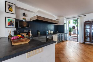 Réfrigérateur, micro-ondes, four, lave-vaisselle