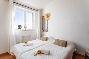 4 chambres, fer et planche à repasser, Wi-Fi gratuit, draps fournis