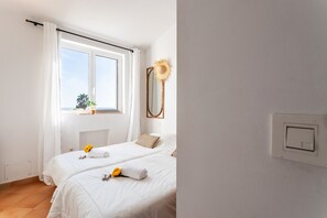 4 chambres, fer et planche à repasser, Wi-Fi gratuit, draps fournis