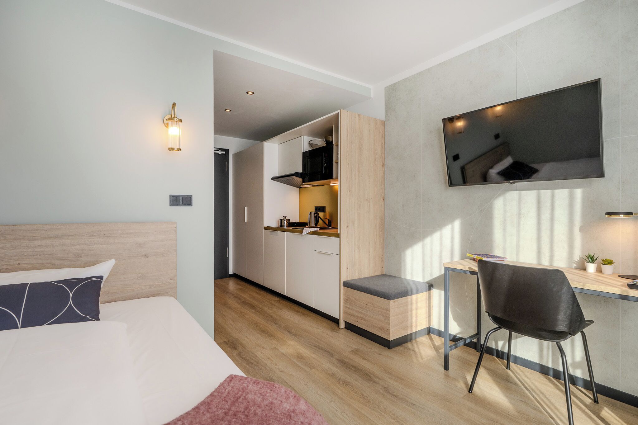 The Base Balcony Apartment | 書桌、筆電工作空間、遮光布/窗簾、免費無線上網