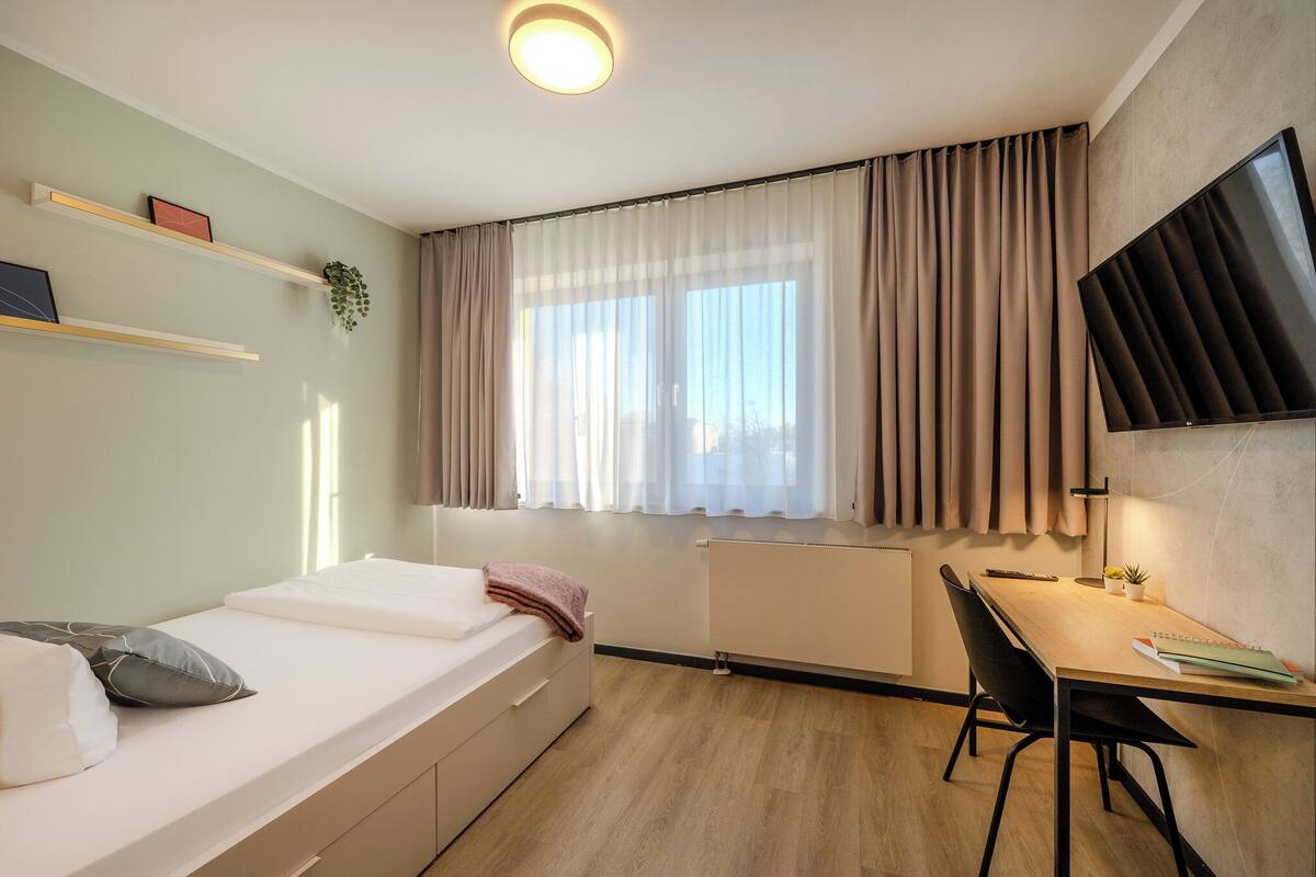 The Base View Apartment | مكتب ومساحة عمل للكمبيوتر المحمول وستائر تعتيم وواي فاي مجانًا