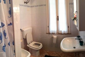 Dutxa, assecador de cabells i bidet