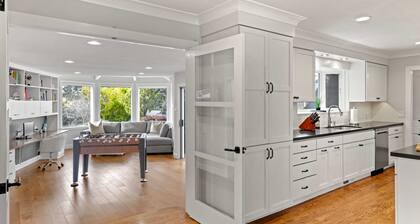 Oak Place Too: Beautiful Updated 4 bedroom 3 1/2 Bath in Carmel