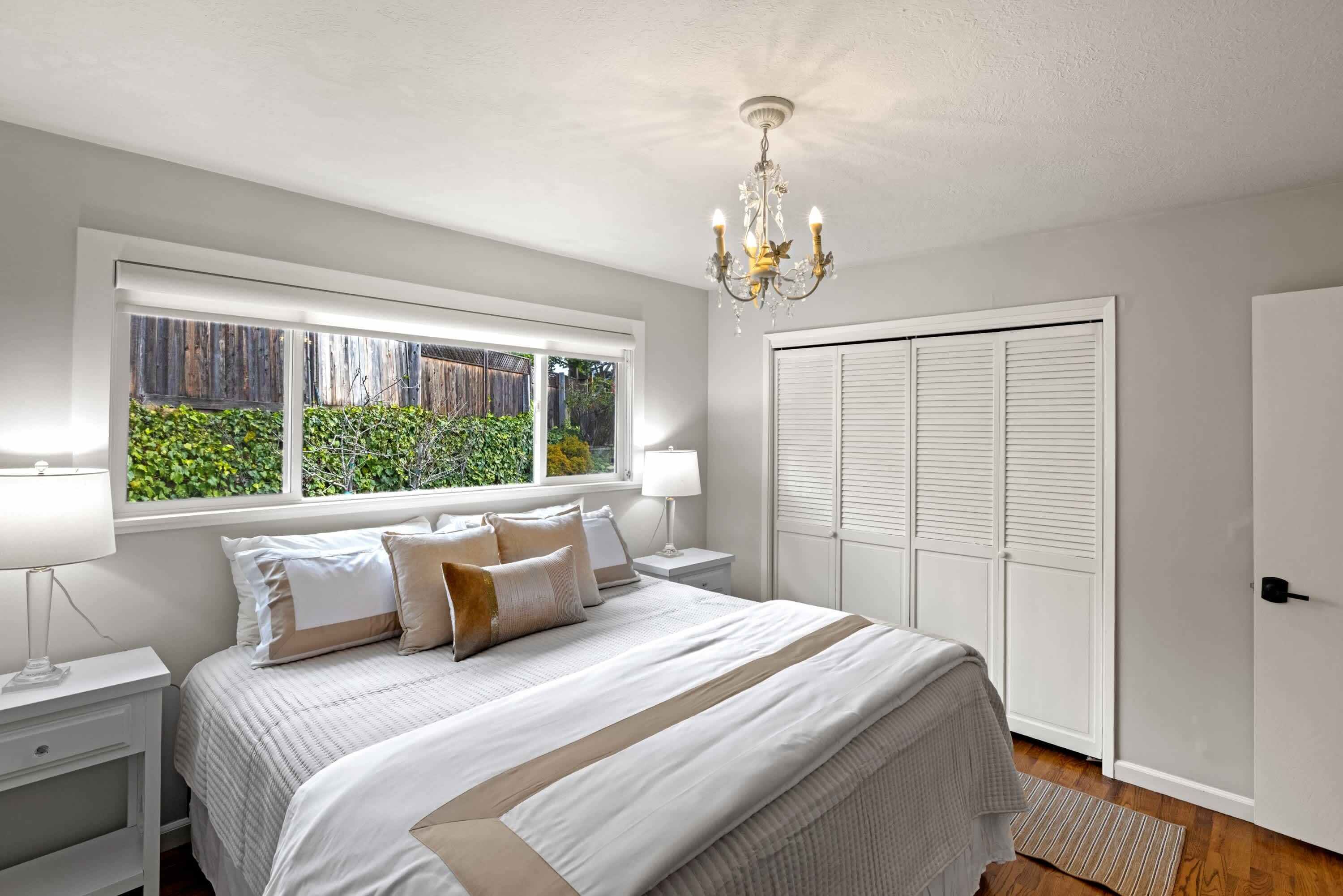 4 Schlafzimmer, Schreibtisch, Bügeleisen/Bügelbrett, Reisekinderbett