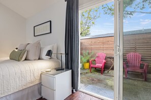 4 bedrooms, desk, iron/ironing board, travel crib